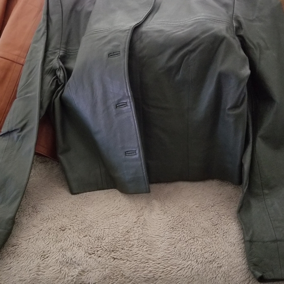 Jacker - Picture 3 of 5